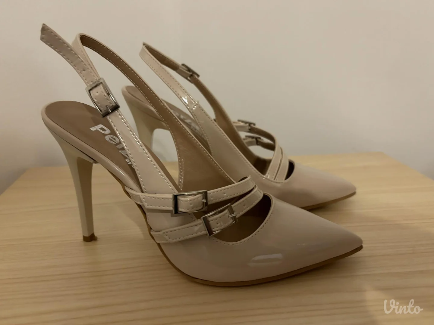 Potpuno nove sandale Perla