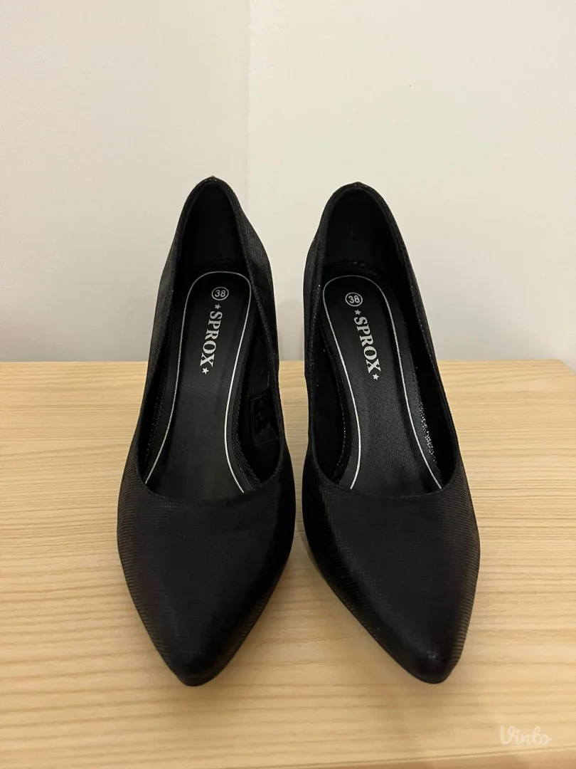 Potpuno nove crne cipele, broj 38