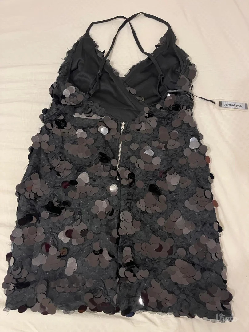 Potpuno nova haljina sa etiketom