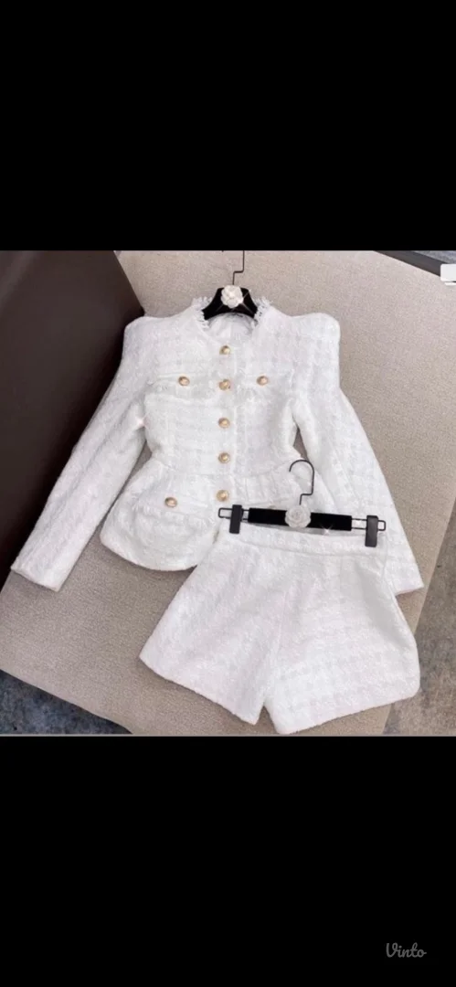 Potpuno nov komplet bermude i sako