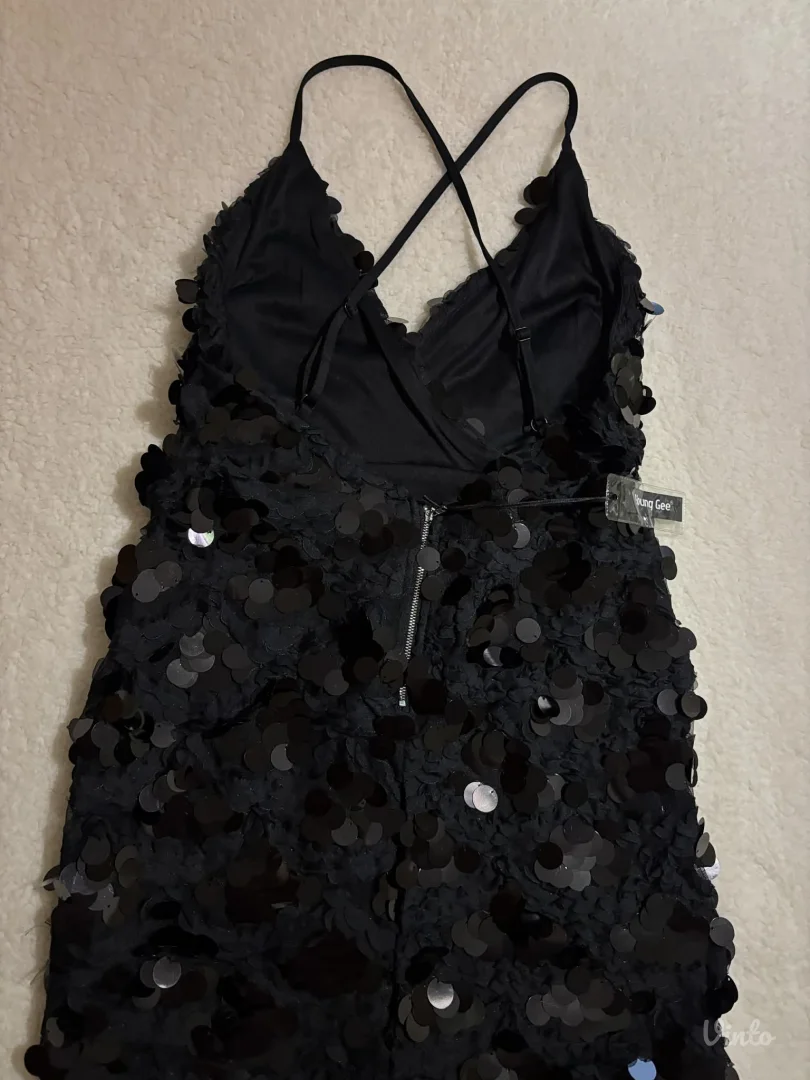 Potpuno nova haljina sa etiketom