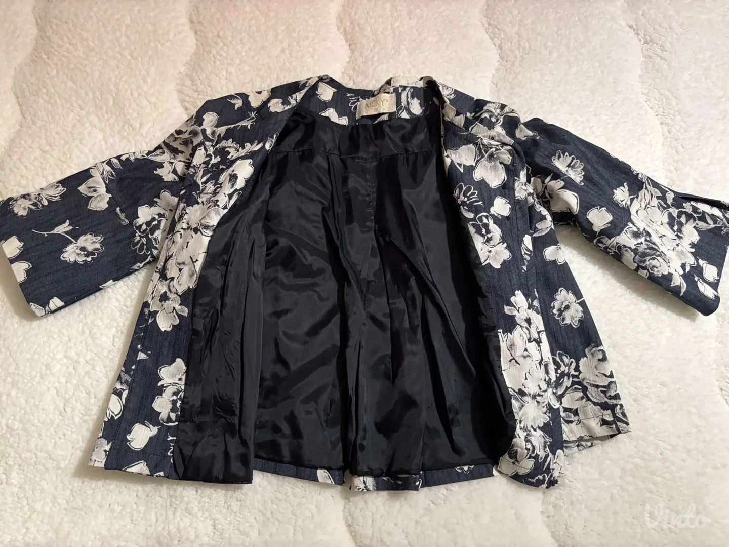 Potpuno ocuvan sako - buza, kao nov