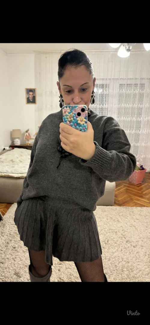 Nov komplet suknja i dzemper UNI velicina