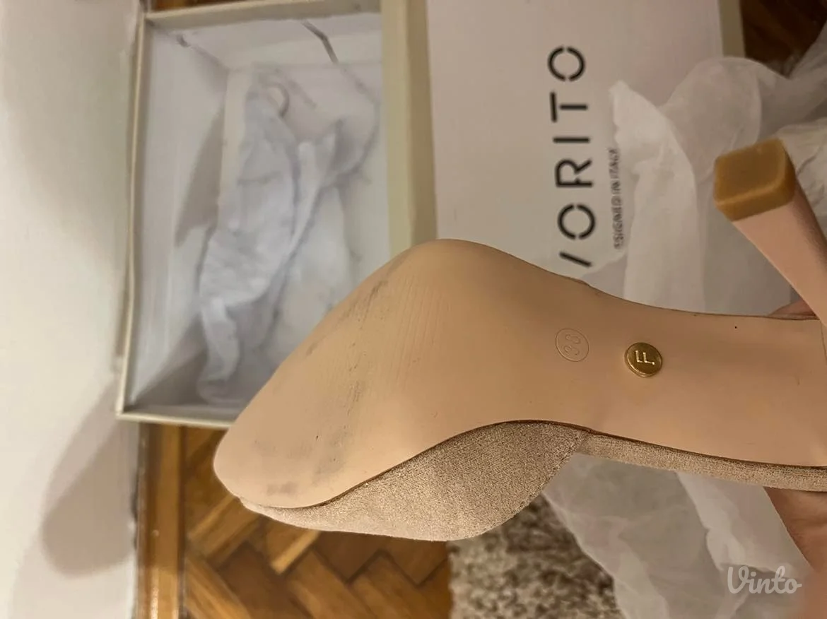 Potpuno nove sandale br. 38