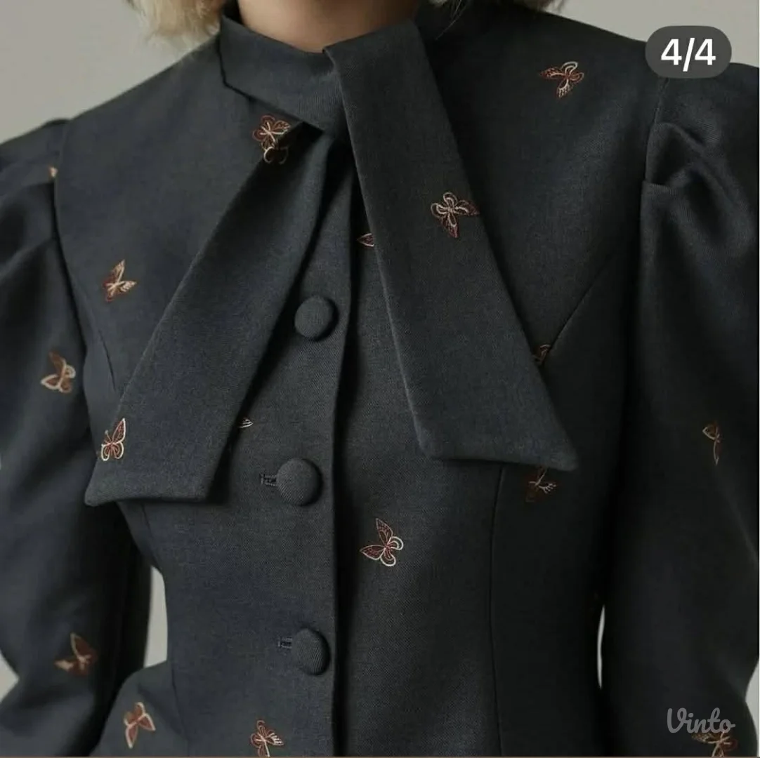 Potpuno nov komplet, suknja i bluza