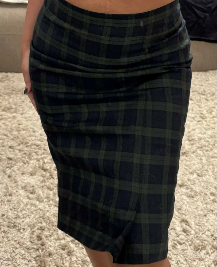 Dobro ocuvan komplet suknja i sako