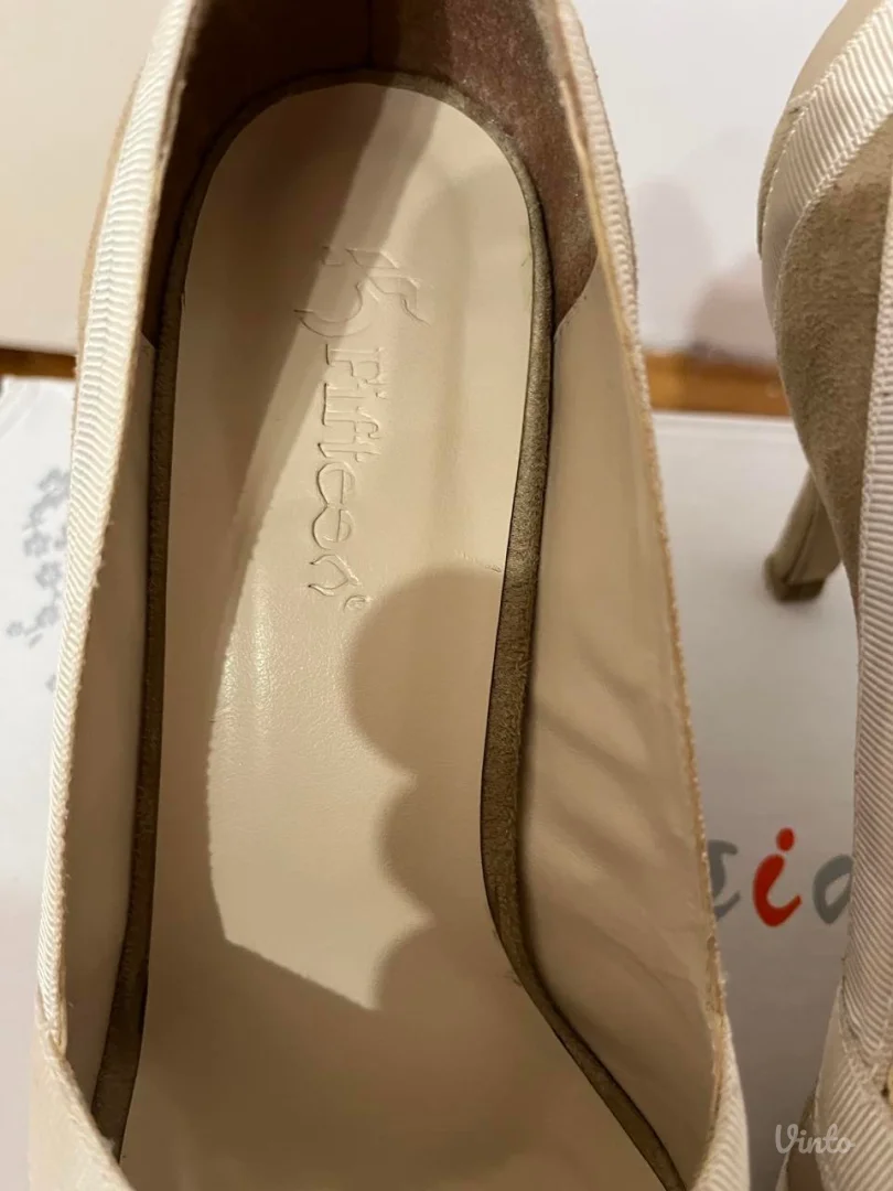 Cipele samo jednom obuvene