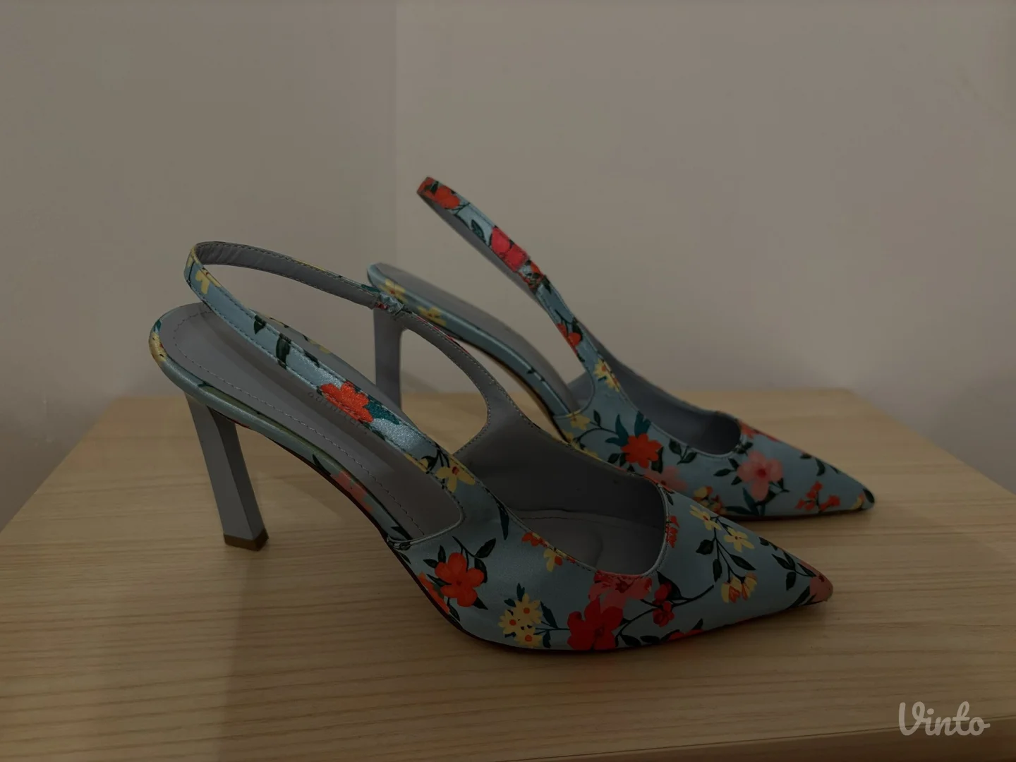 Potpuno ocuvane sandale, dvaput obuvene