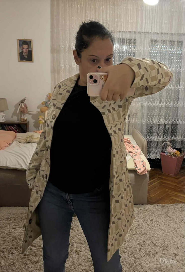 Potpuno ocuvan sako - Mantil Nicilas’s