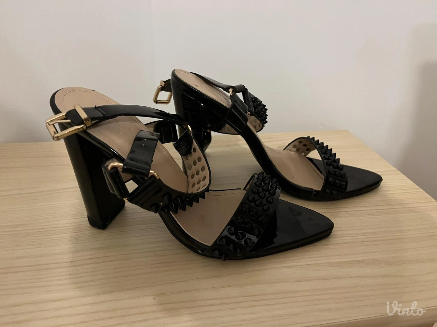 Potpuno ocuvane sandale, bez ostecenja