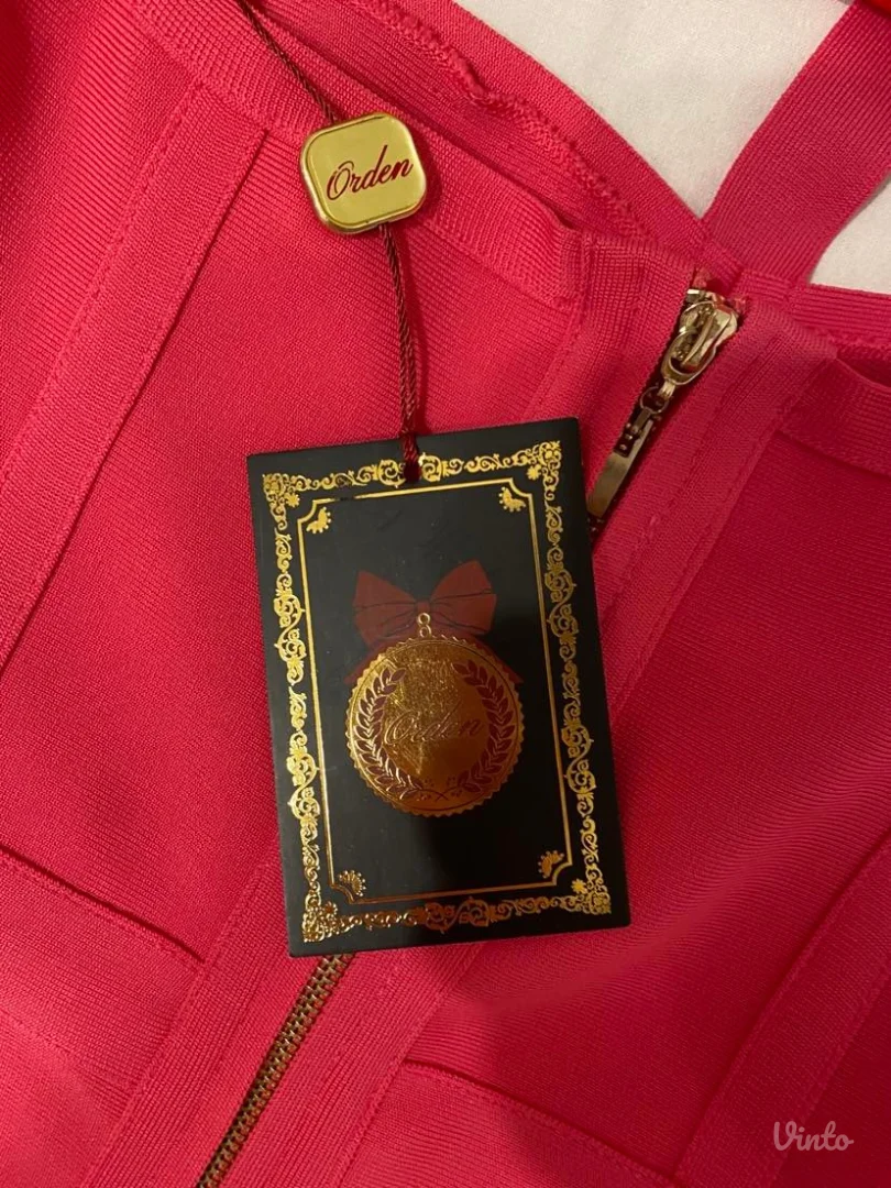 Potpuno nova haljina sa etiketom