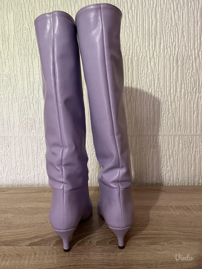 Ocuvane lila cizmice