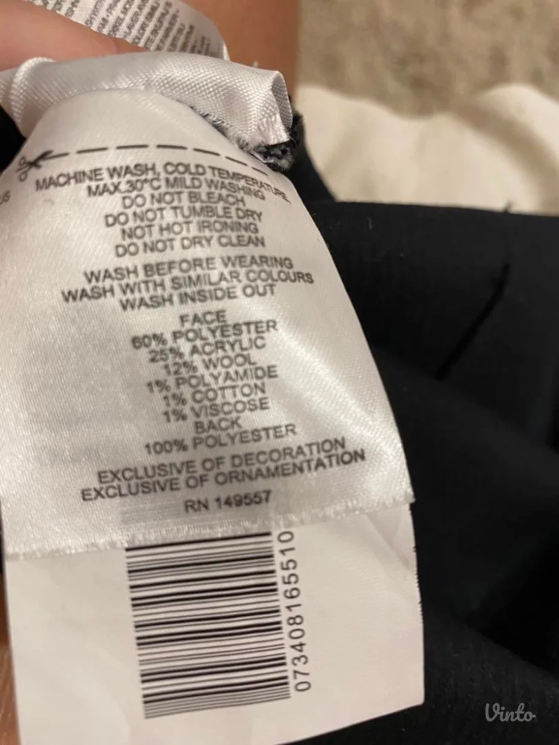 Komplet potpuno nova suknja i ocuvan dzemper