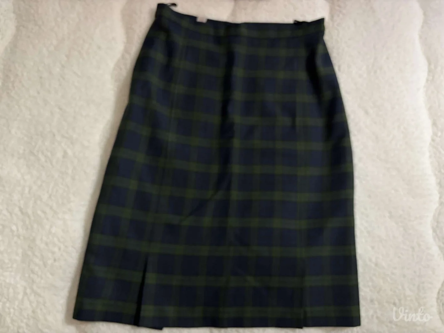 Dobro ocuvan komplet suknja i sako