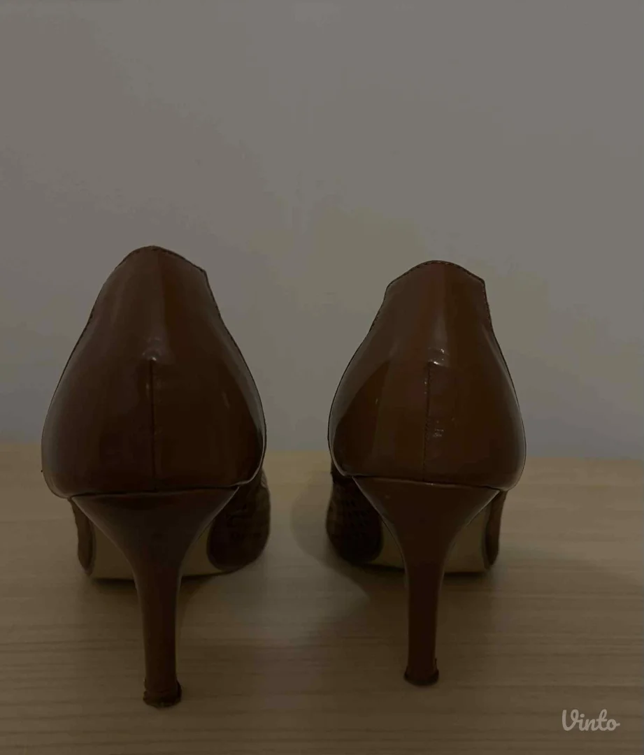 Potpuno ocuvane cipele