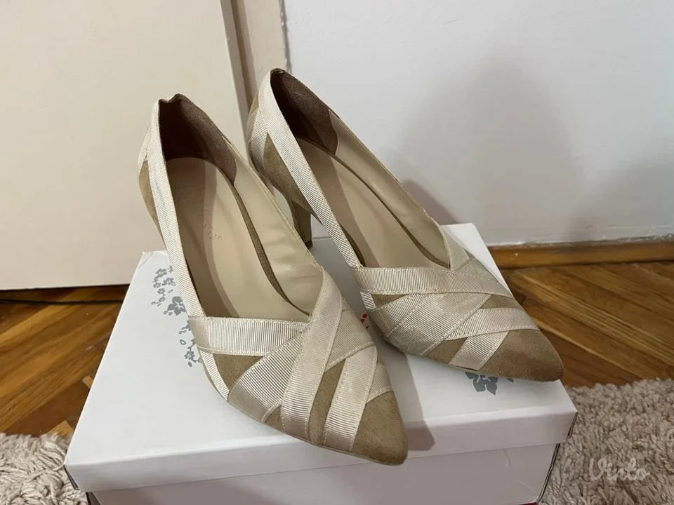 Cipele samo jednom obuvene