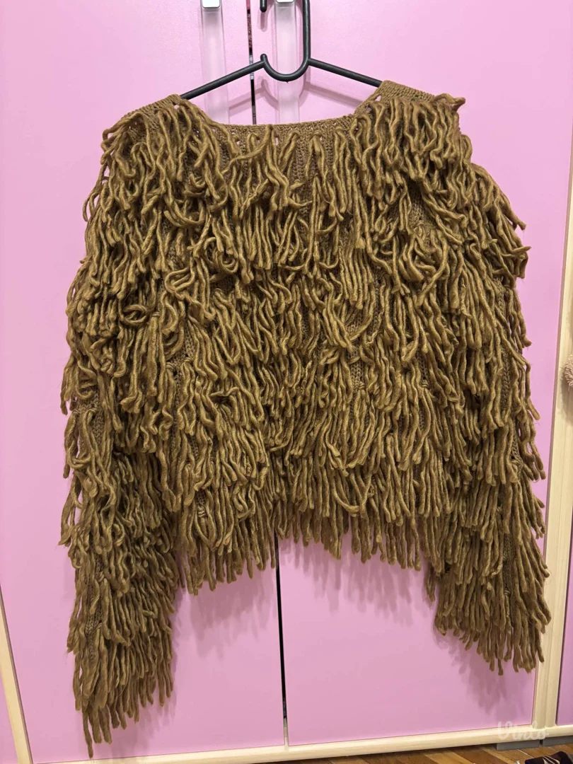 Potpuno ocuvan dzemper - jakna