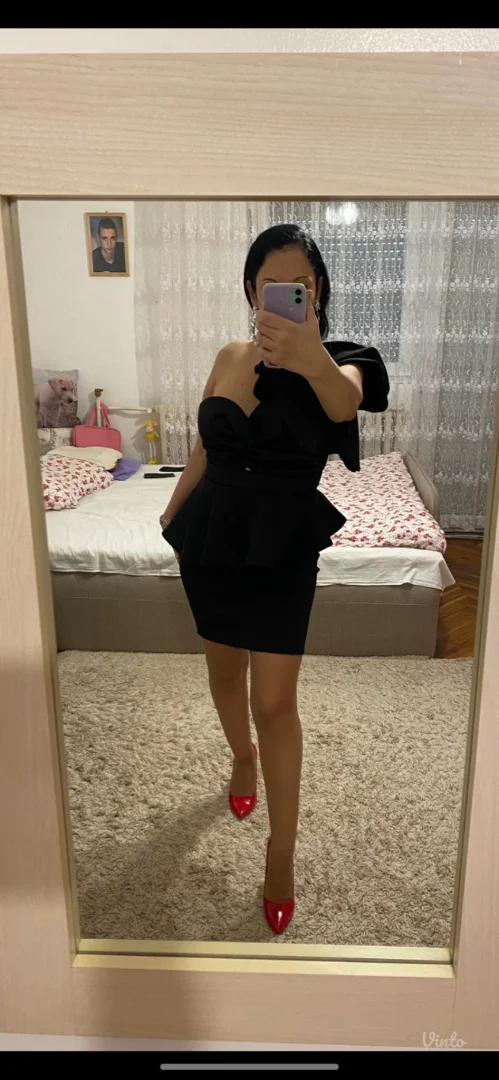 Potpuno nov komplet sa etiketom suknja i bluza