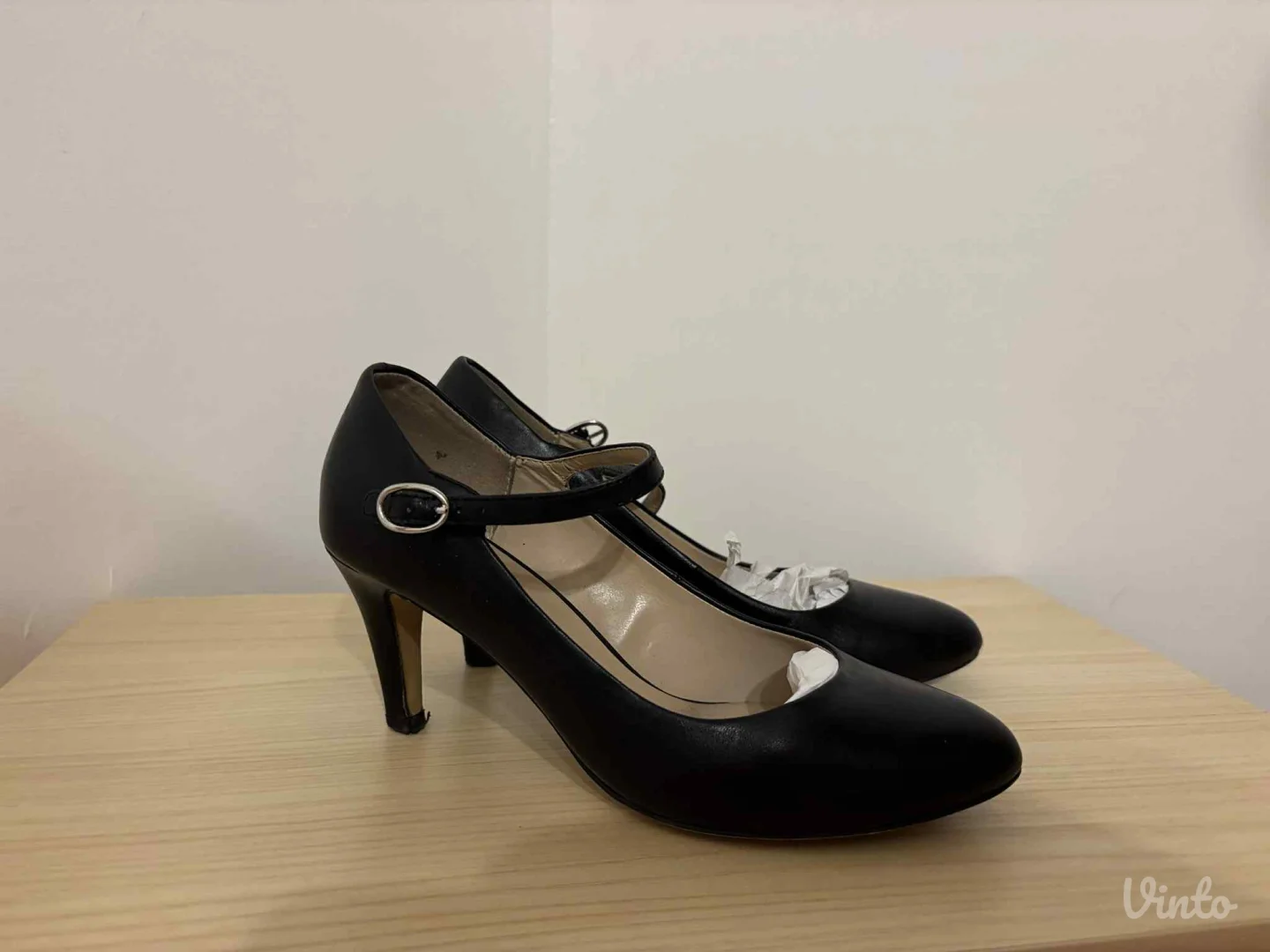 Potpuno ocuvane kozne Bata Sandale br. 36