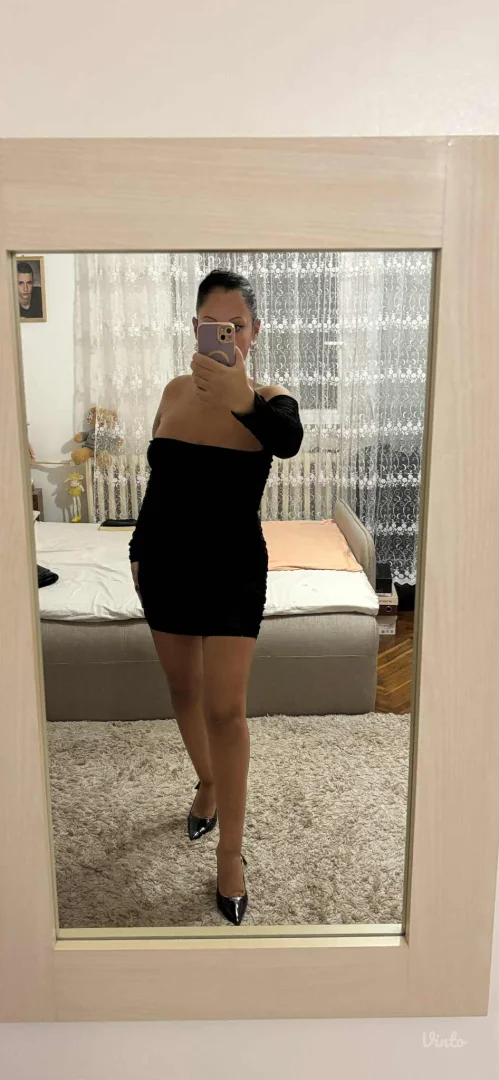 Potpuno nova crna preseksi haljina