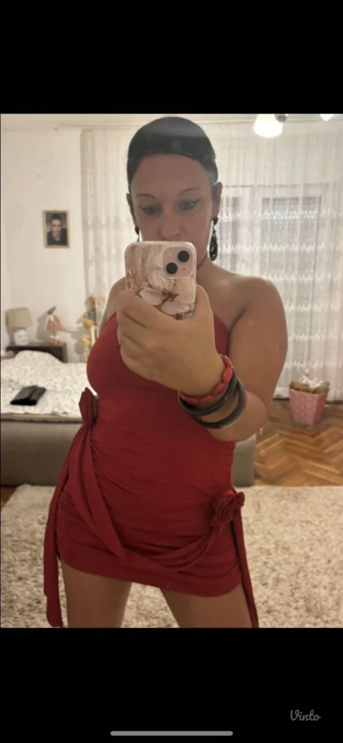 Potpuno nova crvena, sexy haljina