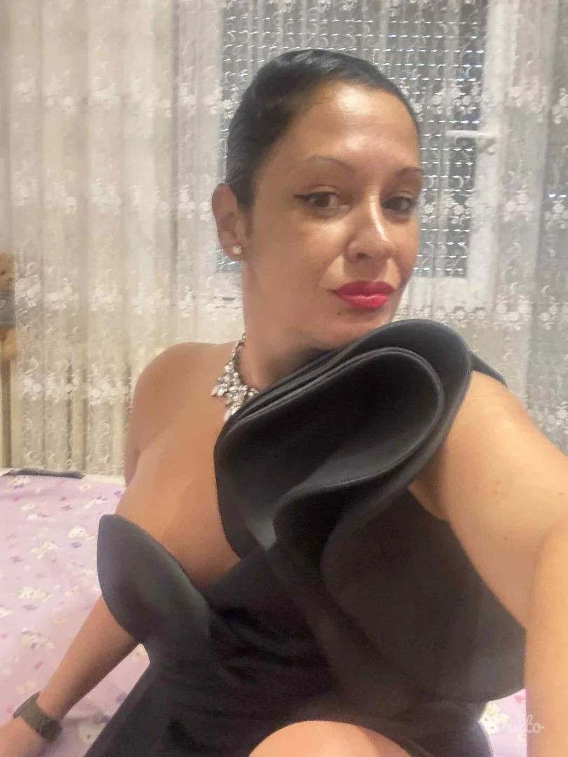 Potpuno nov komplet sa etiketom suknja i bluza