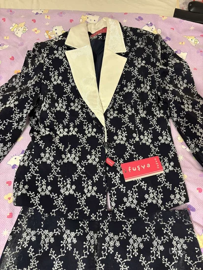 Nov komplet suknja i sako sa etiketom