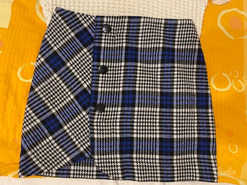 Komplet potpuno nova suknja i ocuvan dzemper