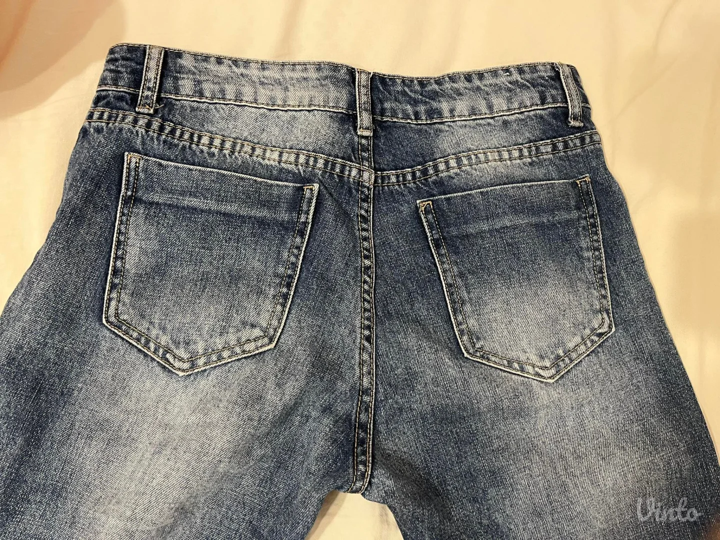 Potpuno nove iscepane farmerke