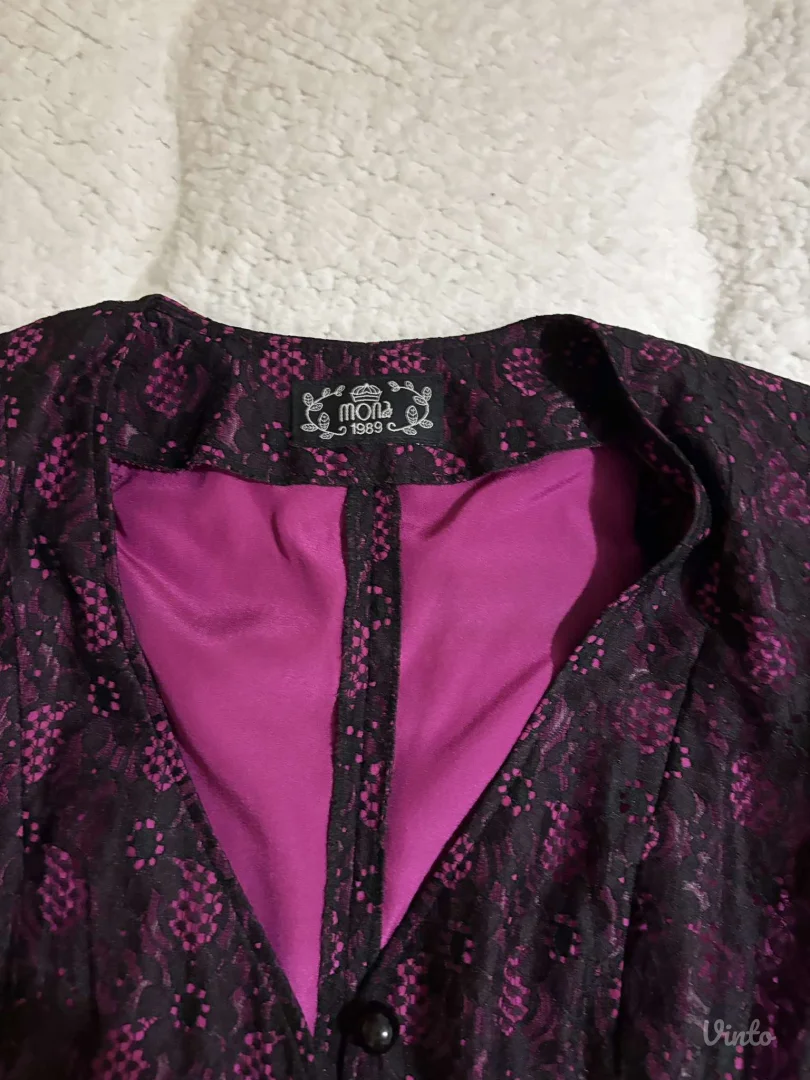 Divan potpuno ocuvan Mona sako - blejzer