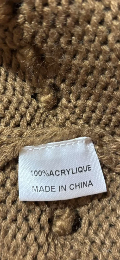 Potpuno ocuvan dzemper - jakna