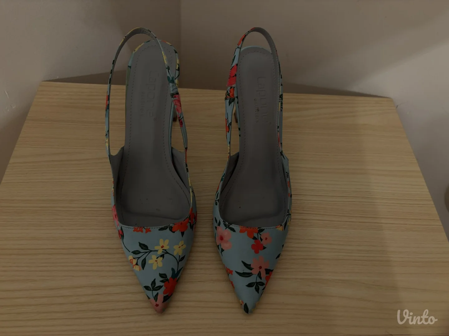 Potpuno ocuvane sandale, dvaput obuvene