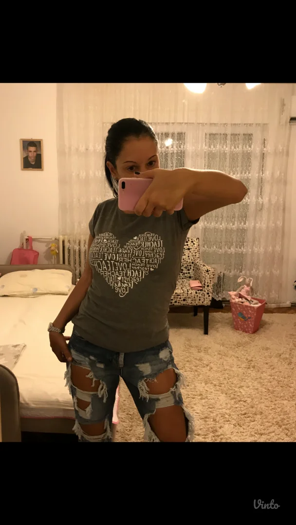 Potpuno nove iscepane farmerke