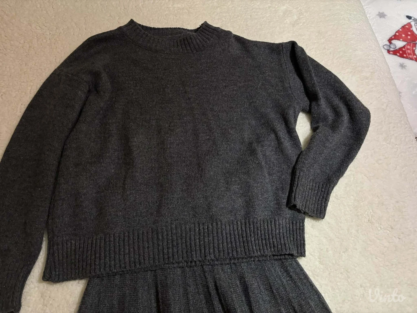 Nov komplet suknja i dzemper UNI velicina