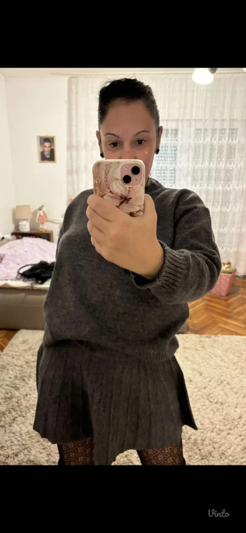 Nov komplet suknja i dzemper UNI velicina