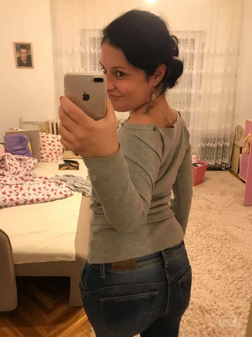 Potpuno nove iscepane farmerke