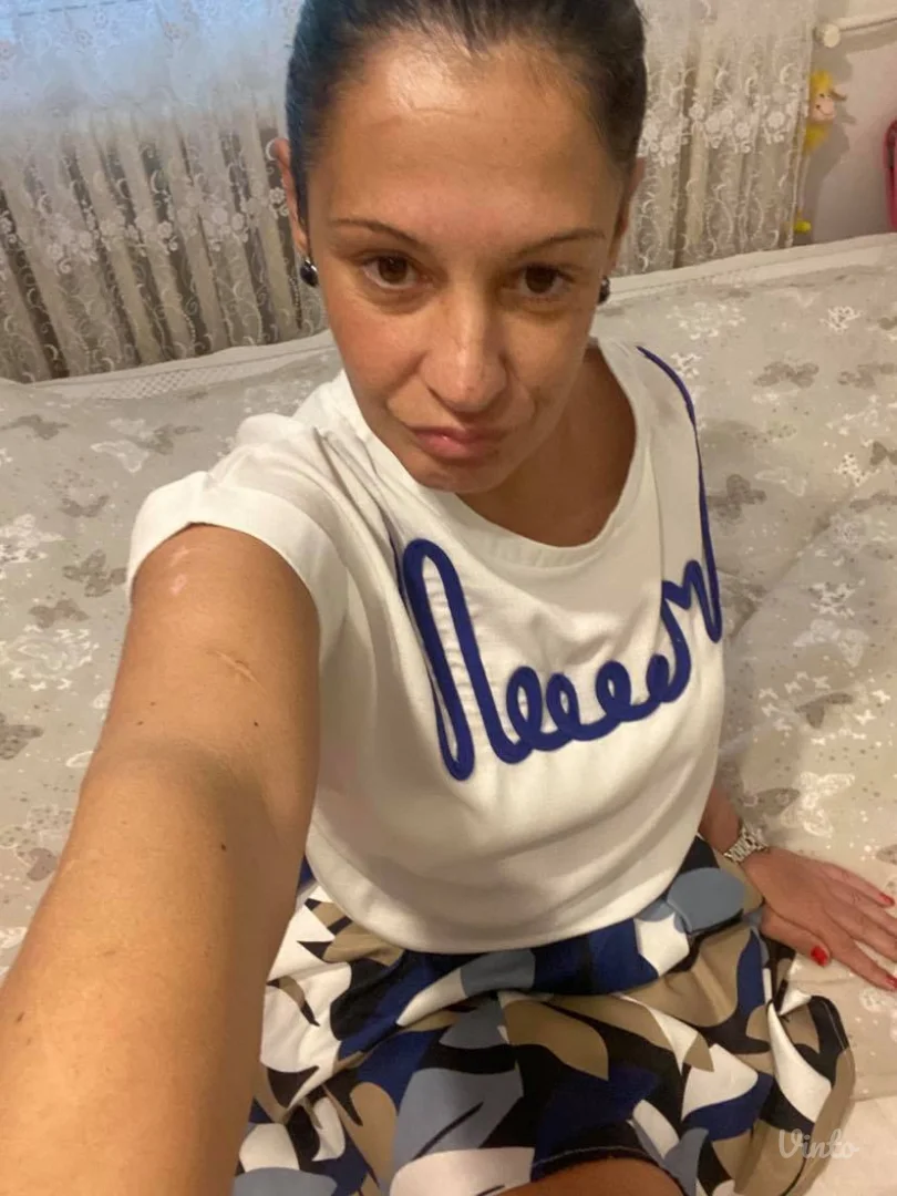 Potpuno nov komplet suknja i bluza