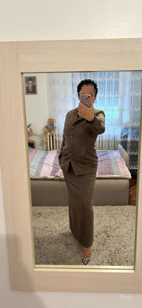 Potpuno ocuvan Mona komplet suknja i sako