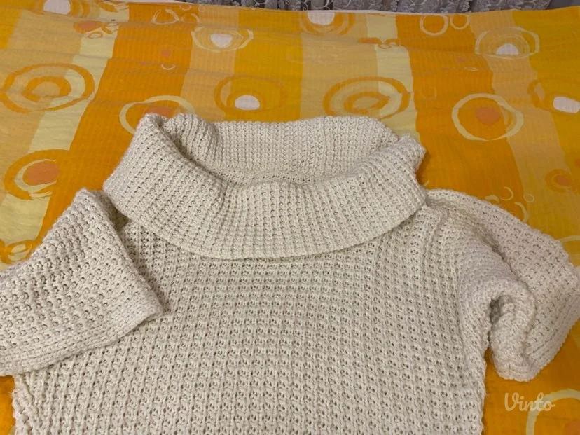 Komplet potpuno nova suknja i ocuvan dzemper