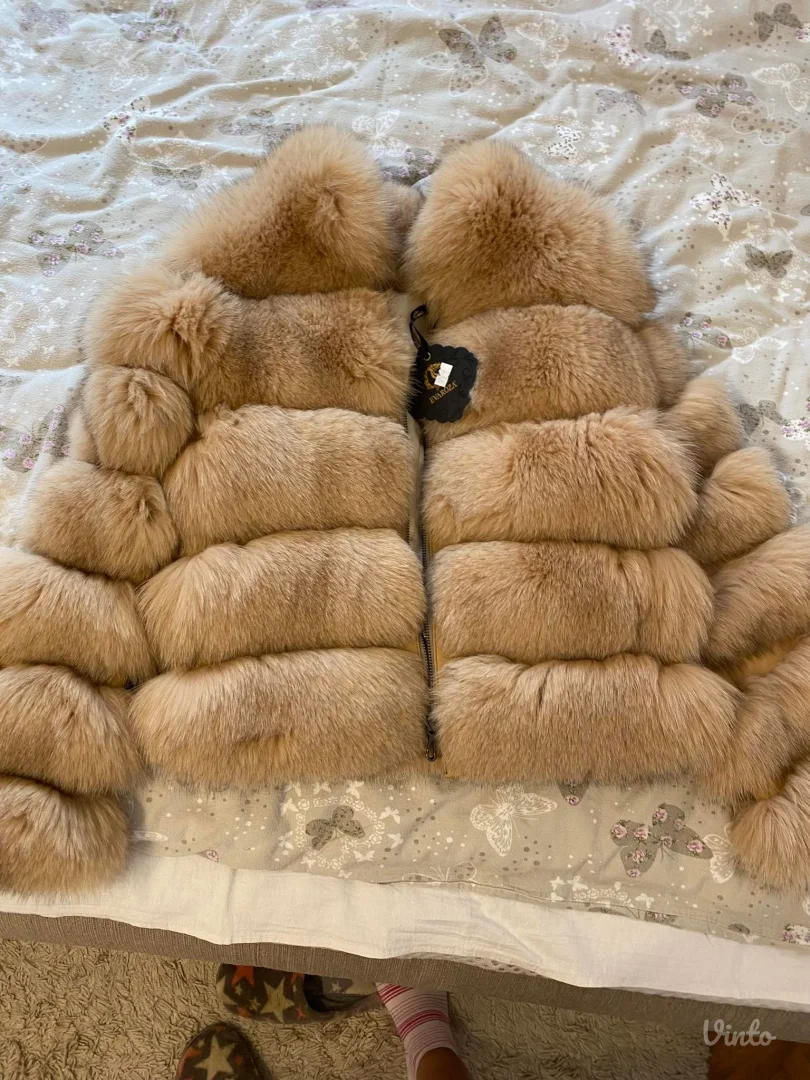 Nova bunda prirodno krzno sa etiketom