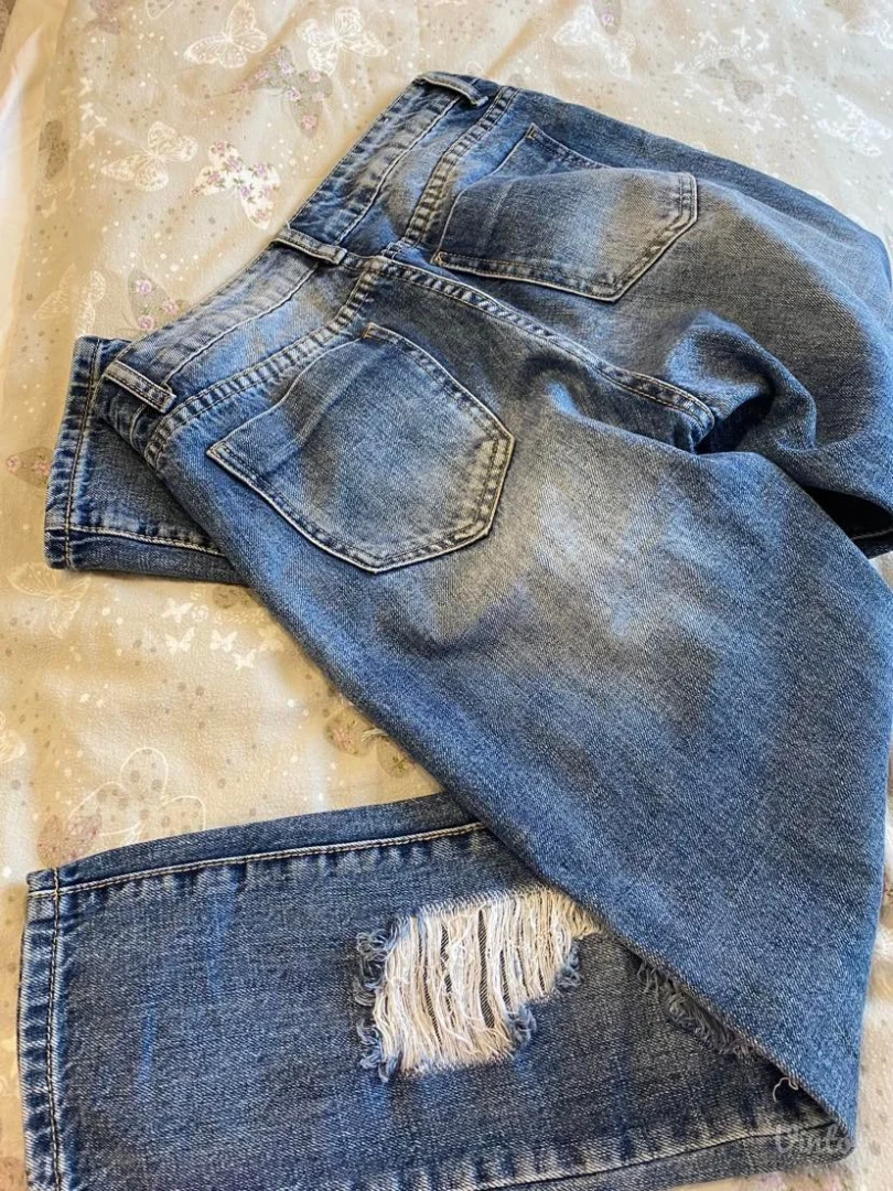 Potpuno nove iscepane farmerke