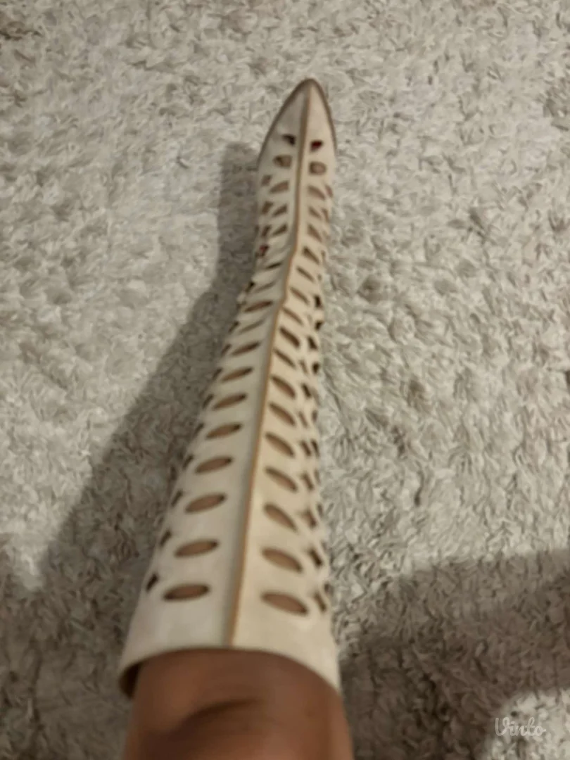 Supljikave efektne letnje cizme, jednom obuvene