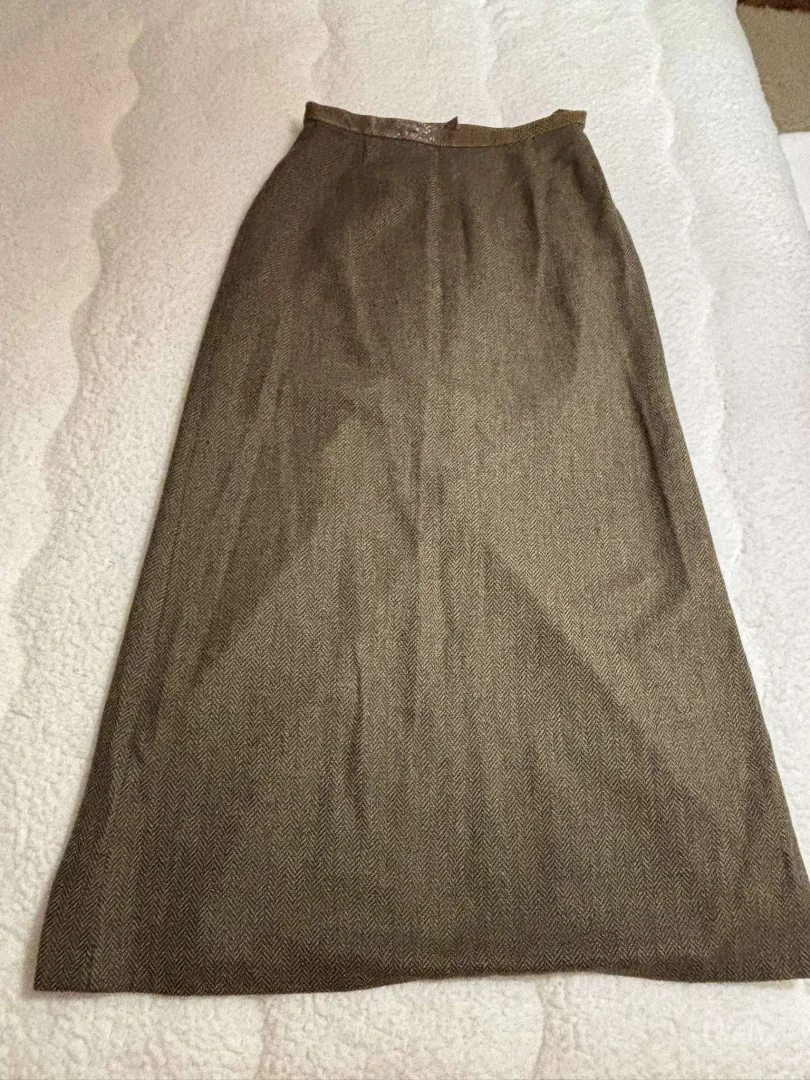 Potpuno ocuvan Mona komplet suknja i sako