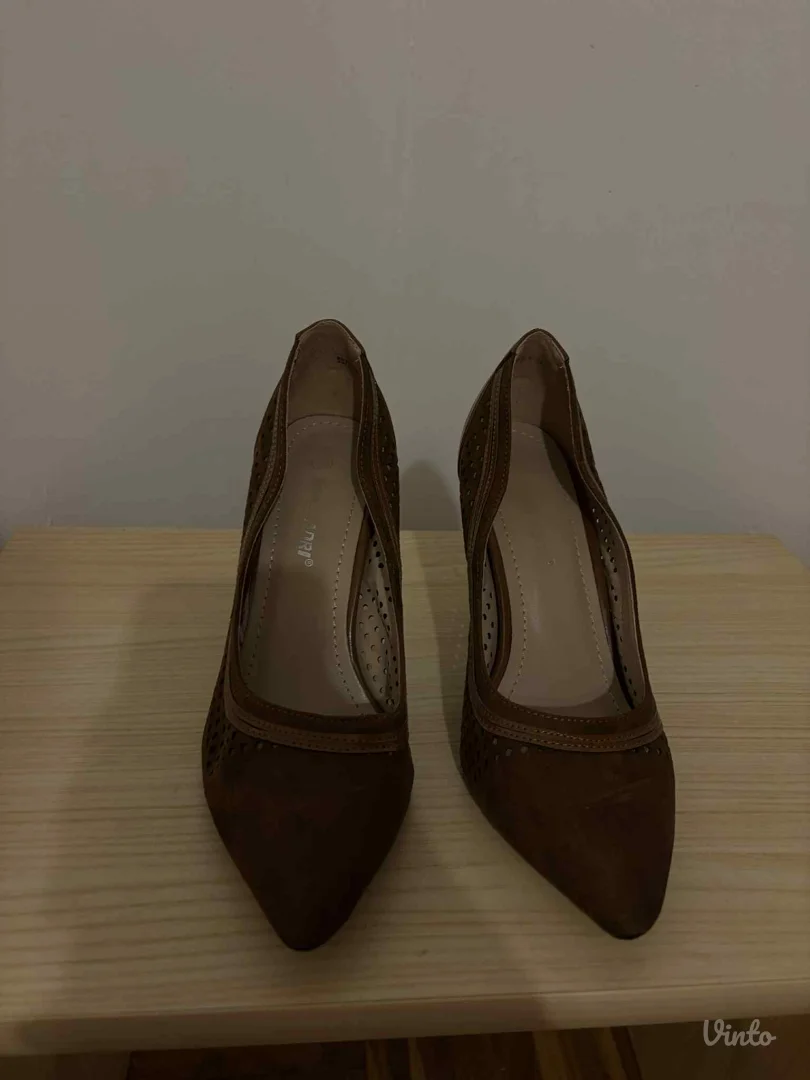 Potpuno ocuvane cipele