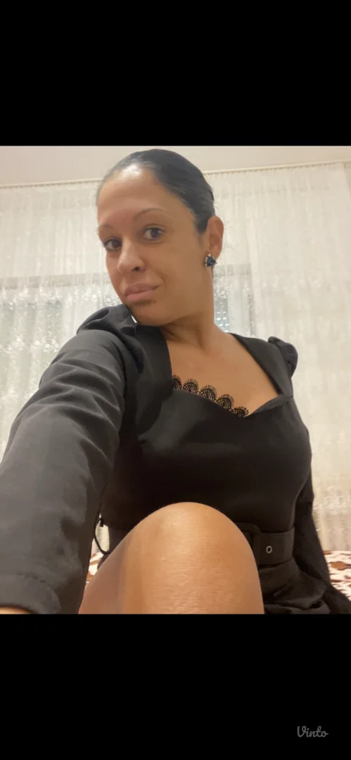 Potpuno nov crni kraci kombinezon