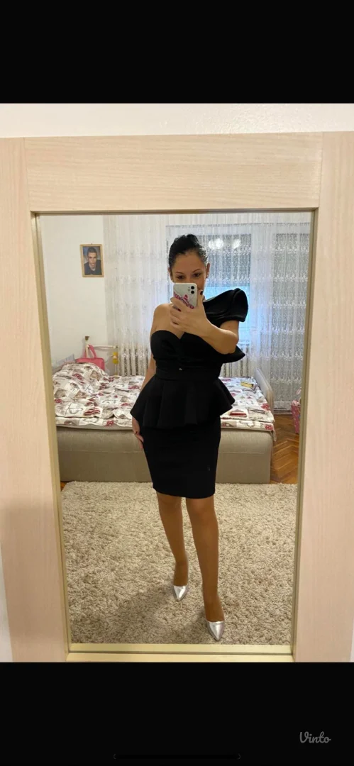 Potpuno nov komplet sa etiketom suknja i bluza