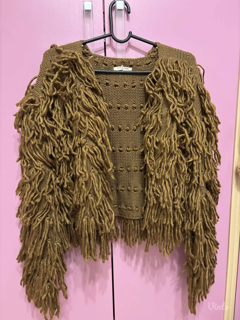 Potpuno ocuvan dzemper - jakna