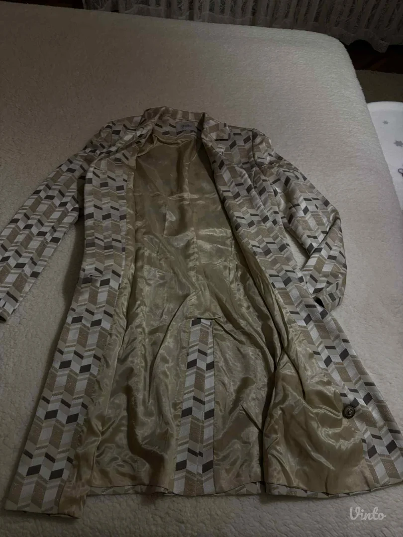 Potpuno ocuvan sako - Mantil Nicilas’s