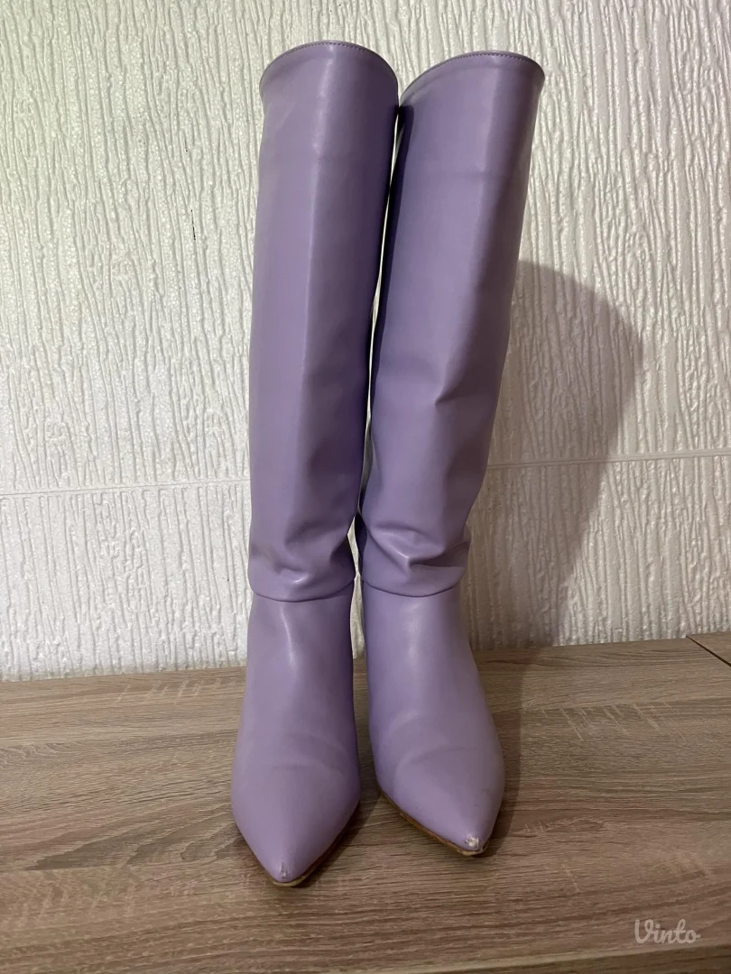 Ocuvane lila cizmice