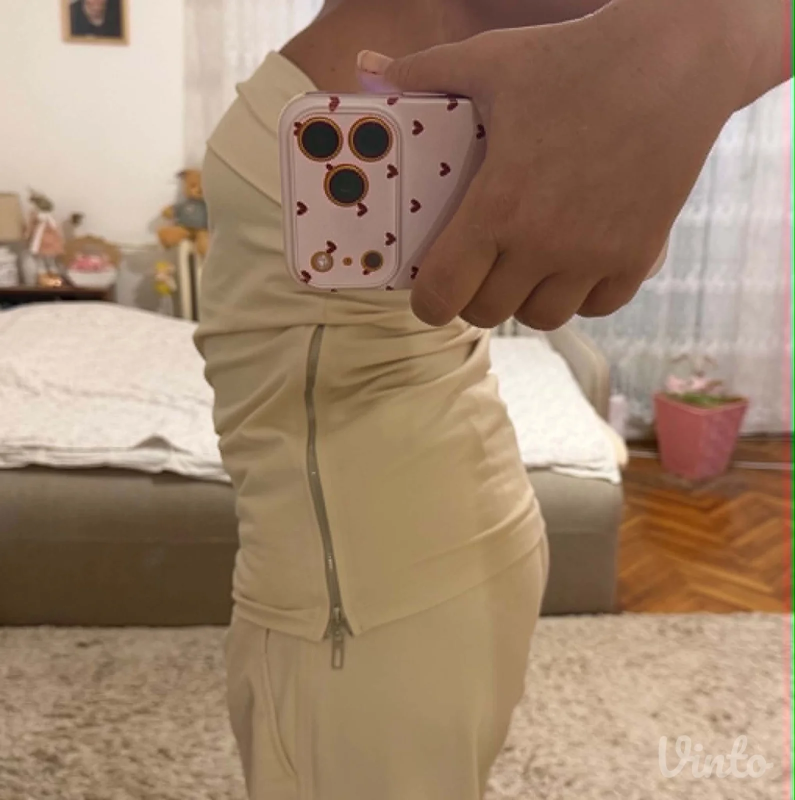 Potpuno ocuvan komplet pantalone i top majica